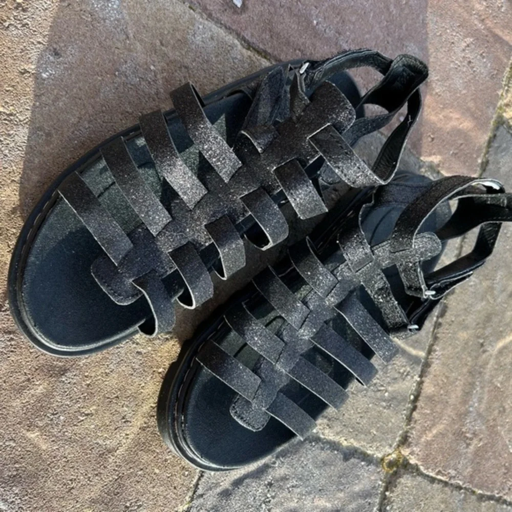 Self Esteen Black Shimmery Strappy Rubber Lug Sole Girl's Size 3 Sandals New